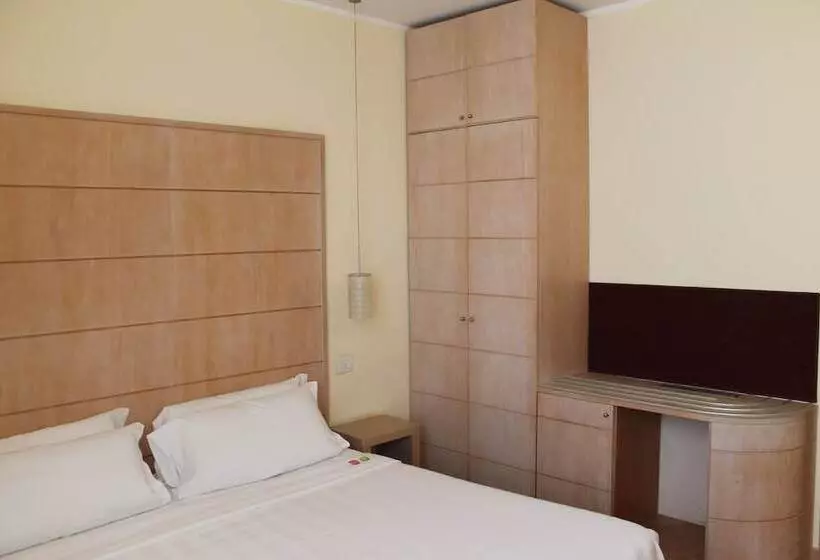Chambre Supérieure, First