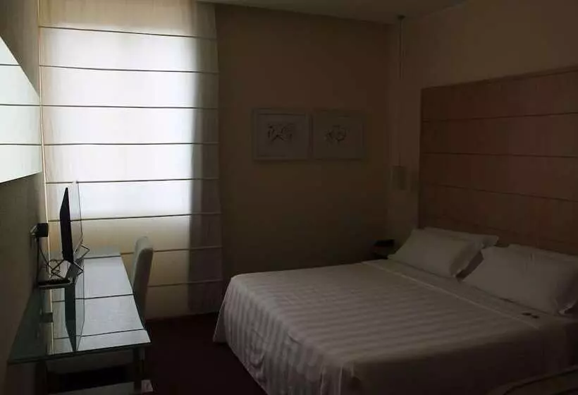 Chambre Supérieure, First
