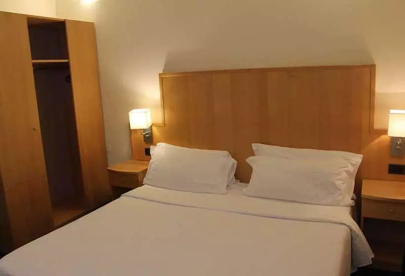 Chambre Supérieure, First