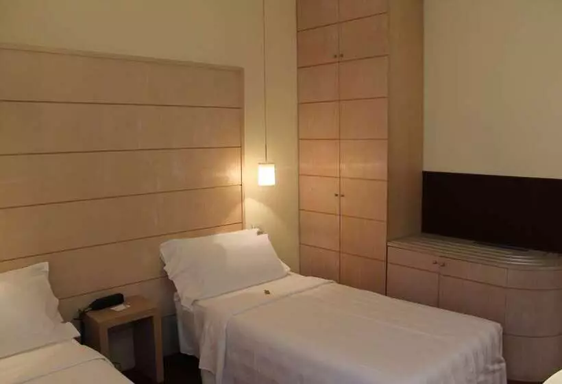 Chambre Supérieure, First