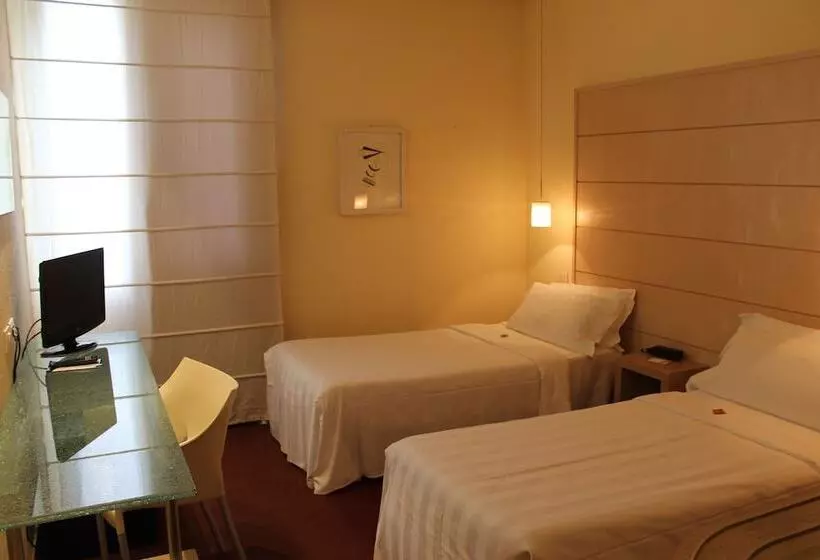 Chambre Supérieure, First
