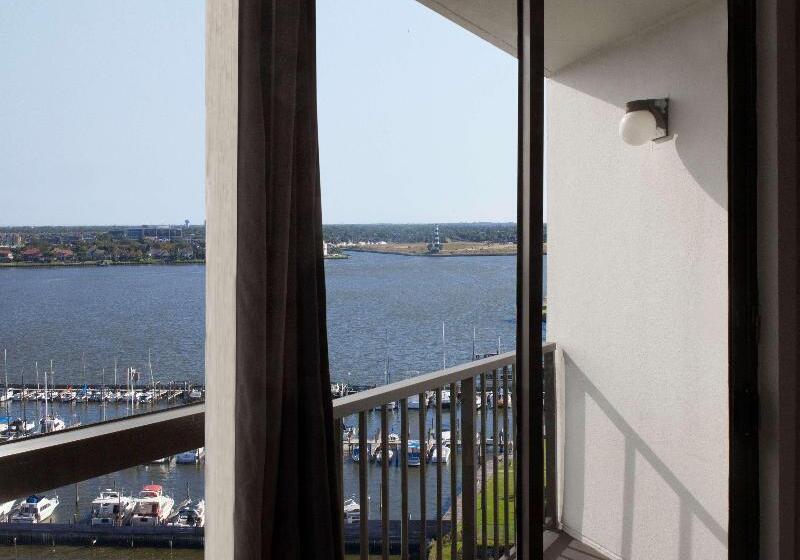 スーペリアールーム, First