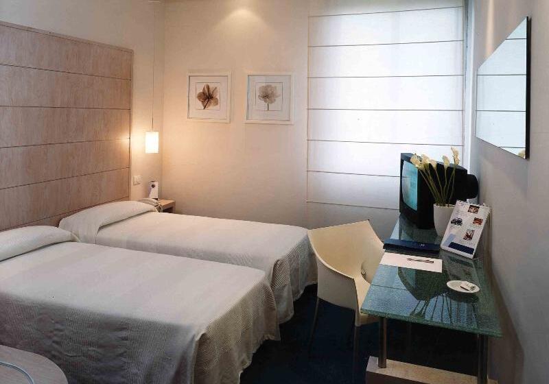 スーペリアールーム, First