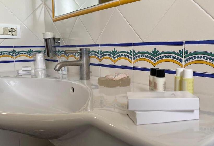 חדר סטנדרט עם מרפסת, Grand Hotel Hermitage