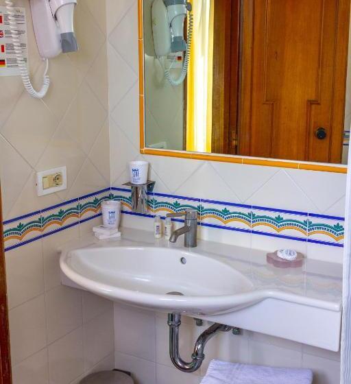 חדר סטנדרט נוף לים עם מרפסת, Grand Hotel Hermitage