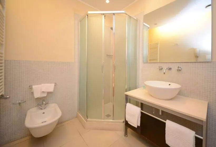اتاق استاندارد سه نفره, Igea