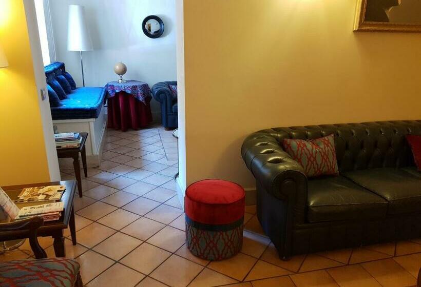 غرفة قياسية, Kennedy