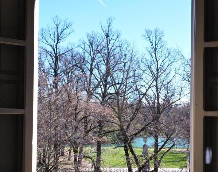 جناح مزوَّد بشرفة, Verdi Boutique