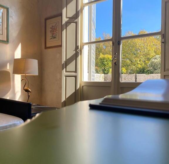 جناح مزوَّد بشرفة, Verdi Boutique