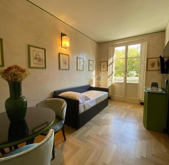 جناح مزوَّد بشرفة, Verdi Boutique