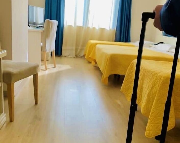 חדר סטנדרט לשלושה, Il Grifo Hotel E Bisteccheria Toscana