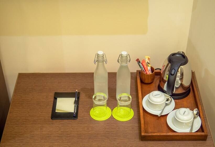 اتاق لوکس, Isle Royal Inn