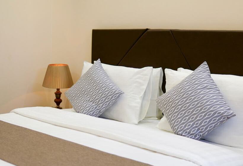 اتاق لوکس, Isle Royal Inn