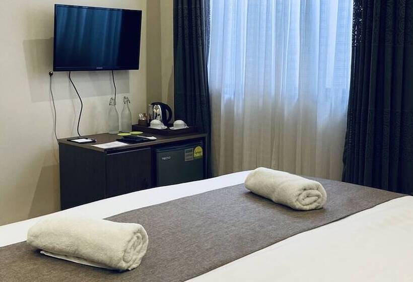 اتاق لوکس, Isle Royal Inn