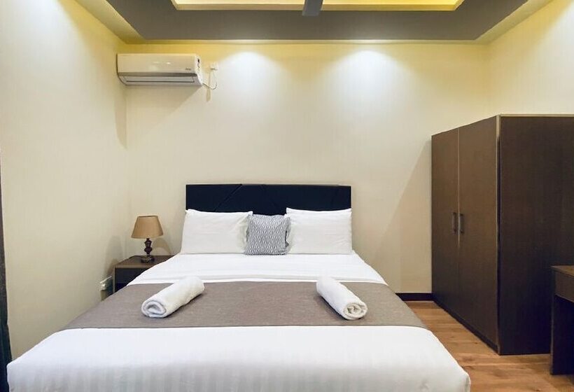 اتاق لوکس, Isle Royal Inn