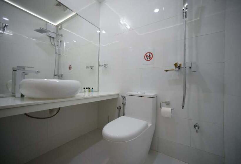 اتاق لوکس, Perla Dhangethi