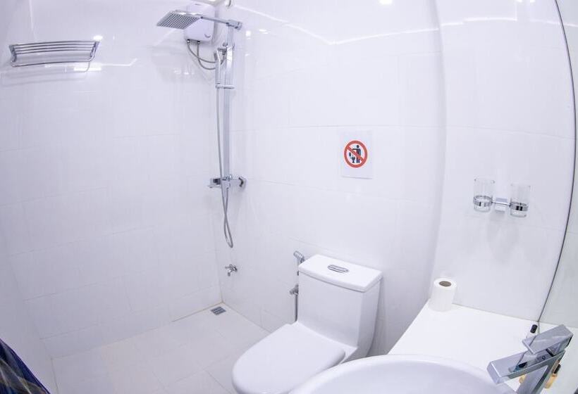 اتاق لوکس, Perla Dhangethi