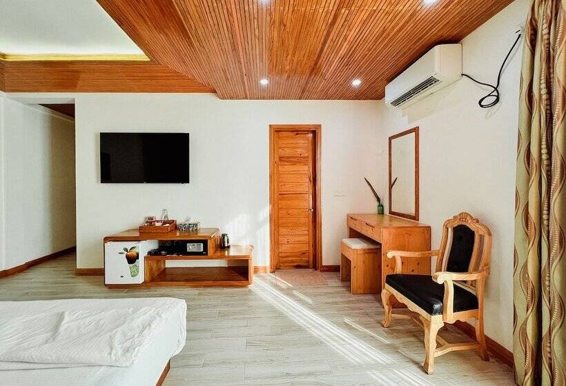 اتاق لوکس, Perla Dhangethi