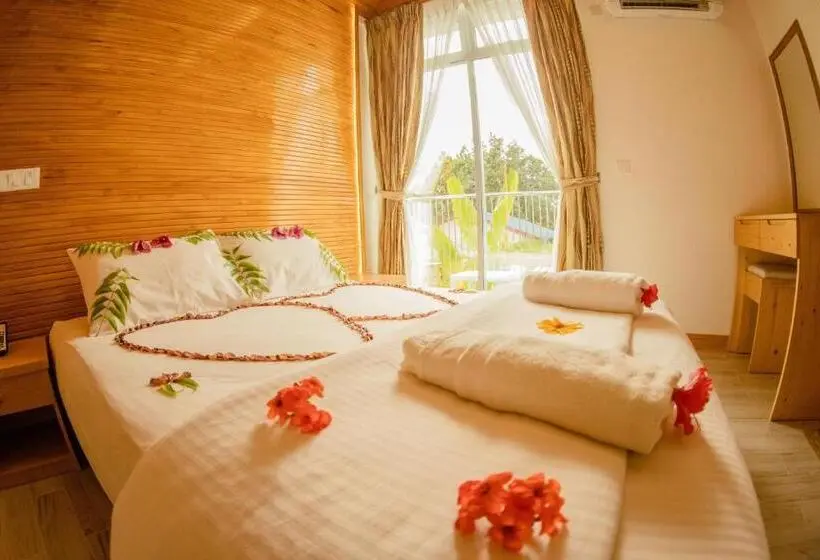 اتاق لوکس, Perla Dhangethi
