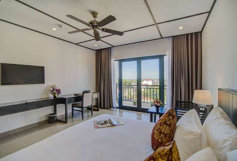 اتاق لوکس با چشم‌انداز شهر, White Lotus Hotel Hoian