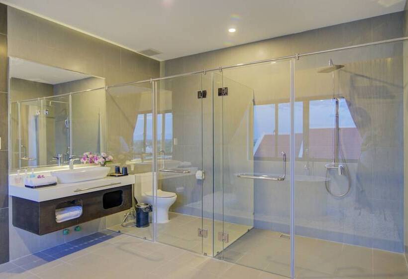 سوئیت پریمیوم با چشم‌انداز استخر, White Lotus Hotel Hoian