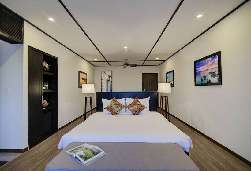 سوئیت پریمیوم با چشم‌انداز استخر, White Lotus Hotel Hoian