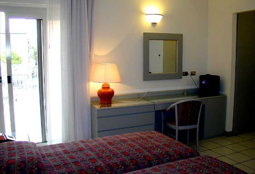 Quarto Quadruple Standart com Varanda, Principe Palace