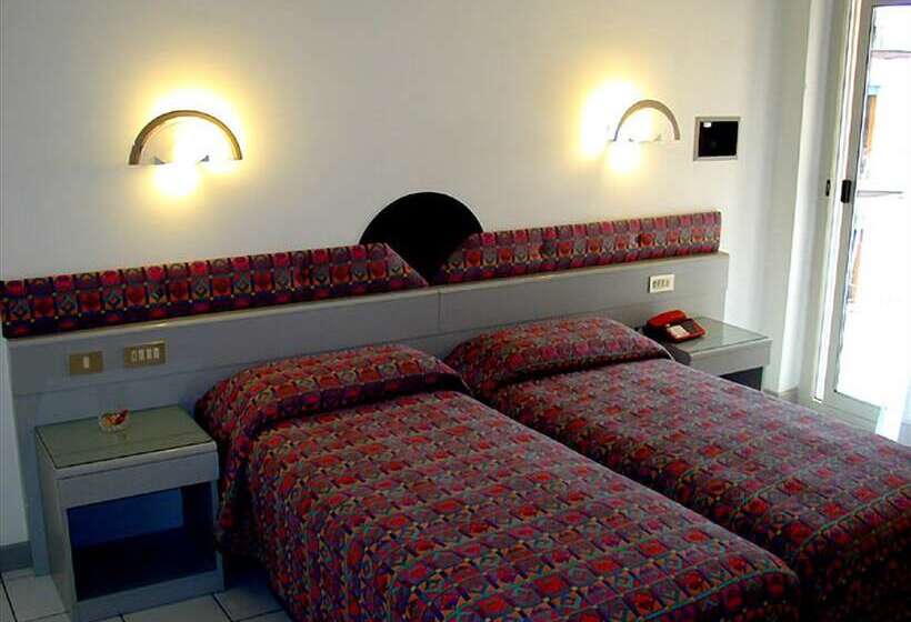 חדר לארבעה סטנדרטי עם מרפסת, Principe Palace