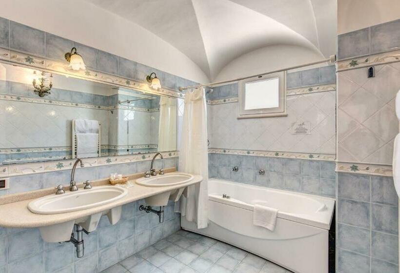 سوییت جونیور با چشم‌انداز دریا, Regina Cristina