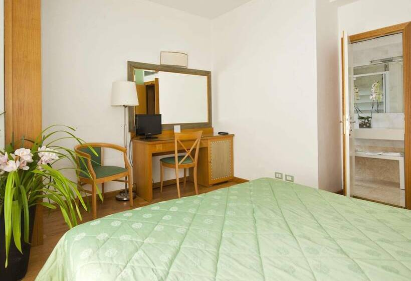 Chambre Standard, Touring