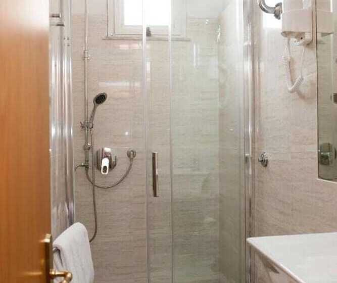 Chambre Standard Individuelle, Touring