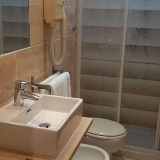 Chambre Standard Individuelle, Touring