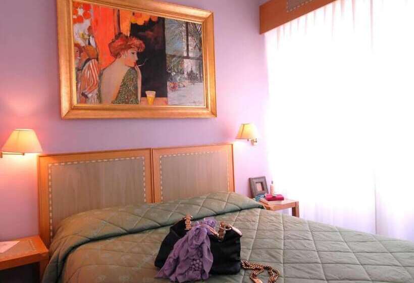 Chambre Supérieure, Touring