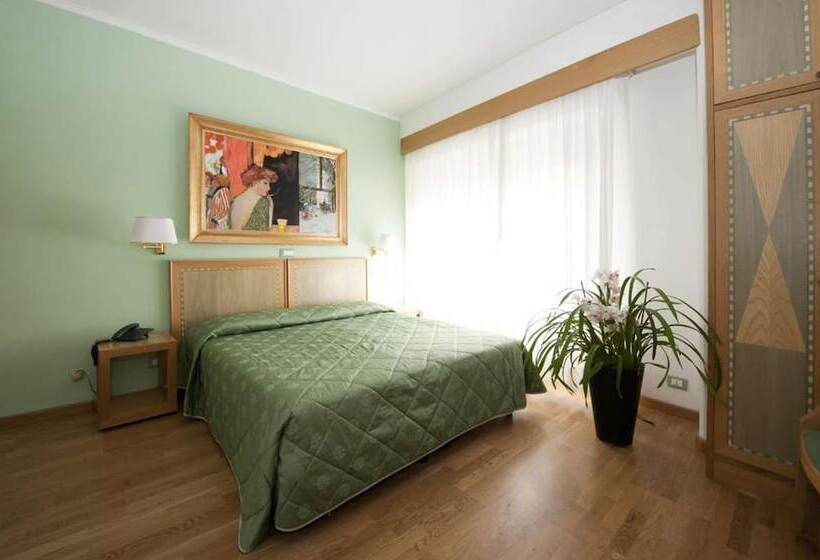 Chambre Supérieure, Touring