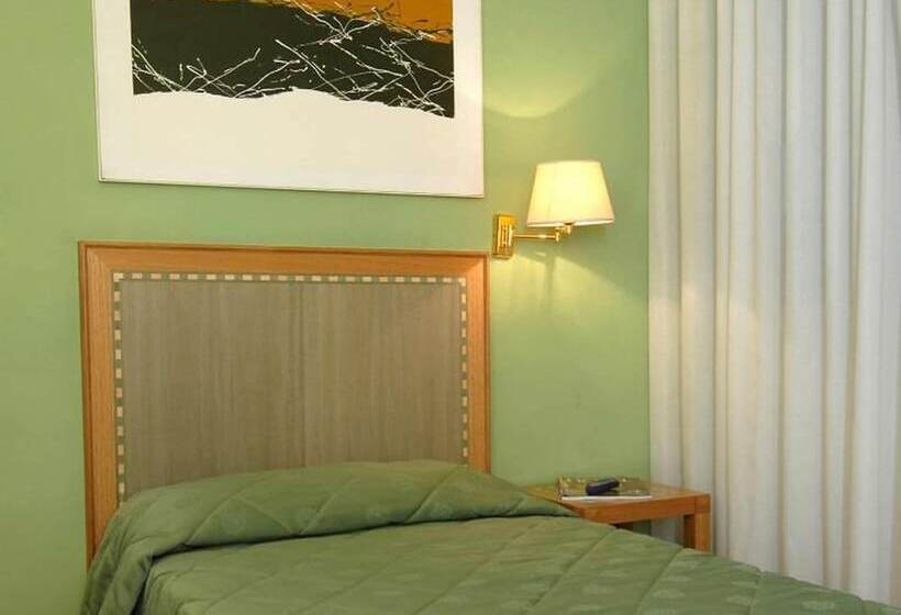 Chambre Basic Individuelle, Touring