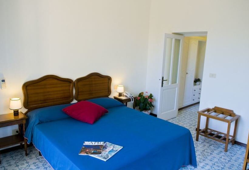 バルコニーつきオーシャンビュースーペリアルーム, Villa Sarah