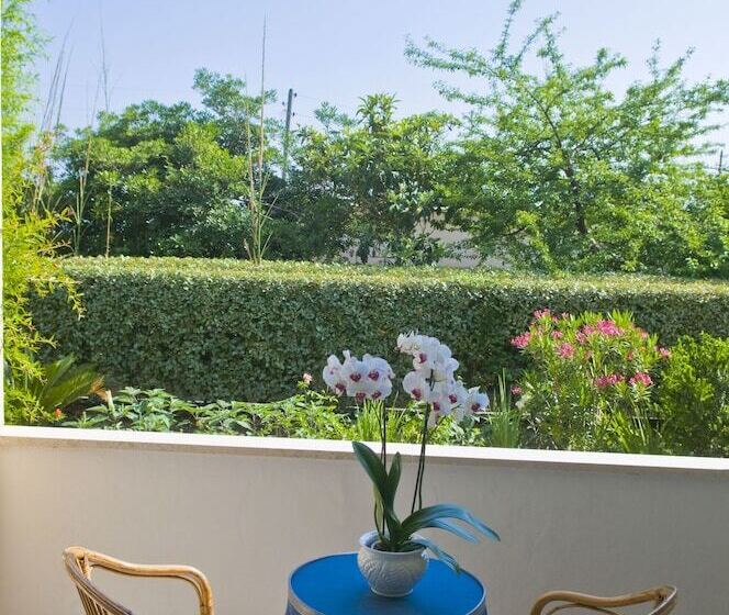 バルコニーつきオーシャンビュースーペリアルーム, Villa Sarah