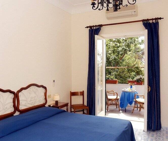 ガーデンビューのトリプルルームスーペリア, Villa Sarah