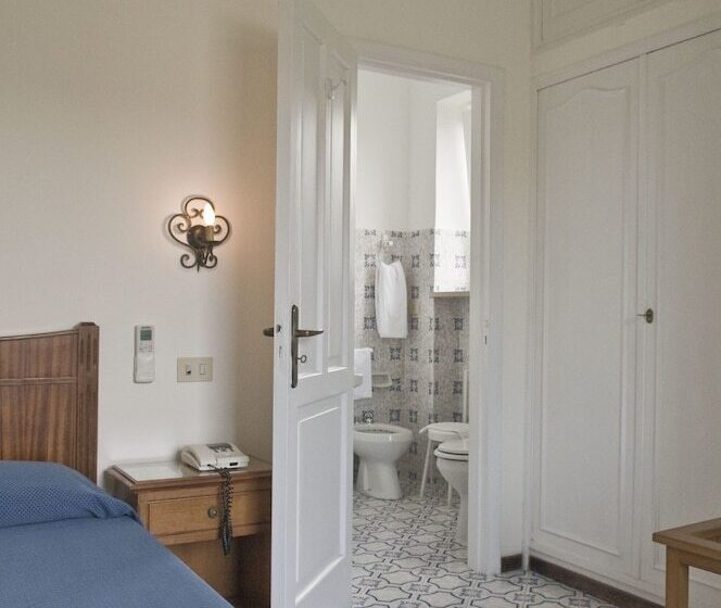 庭の見えるシングルルーム, Villa Sarah