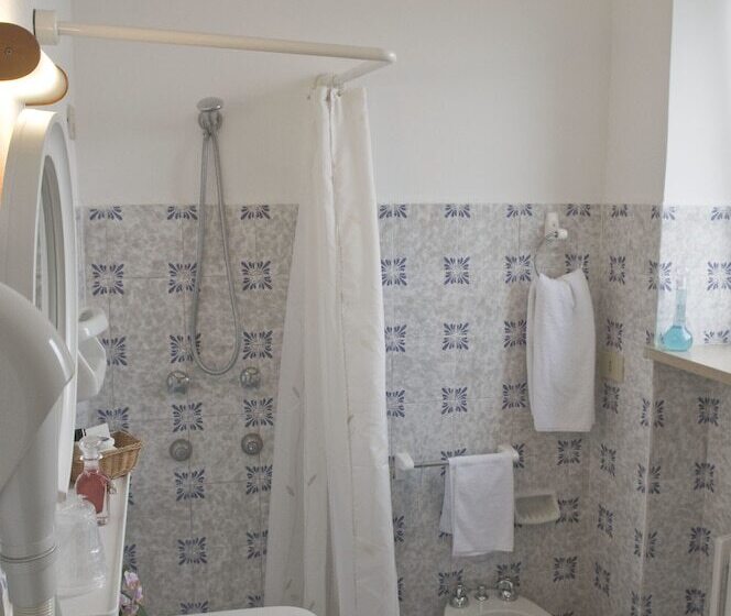 庭の見えるシングルルーム, Villa Sarah