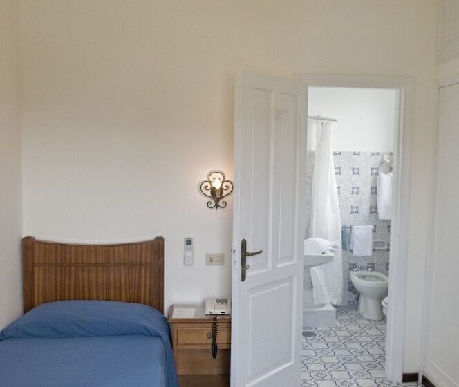 庭の見えるシングルルーム, Villa Sarah