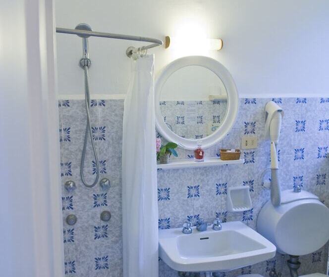 庭の見えるシングルルーム, Villa Sarah