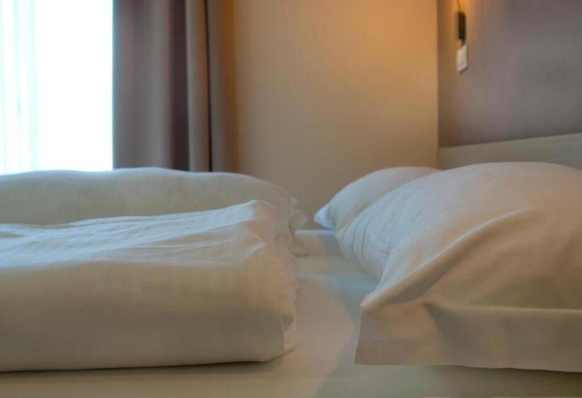 חדר סופריור עם מרפסת, Weingarten