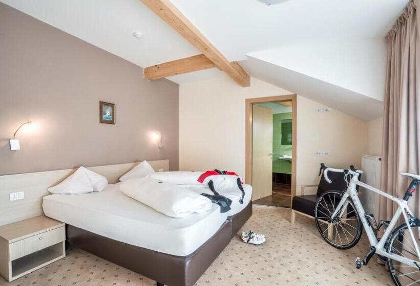 חדר סופריור עם מרפסת, Weingarten