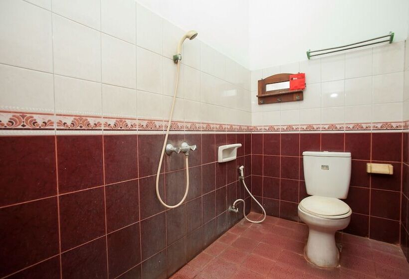 Номер Стандарт, Reddoorz @ Genteng Surabaya 2