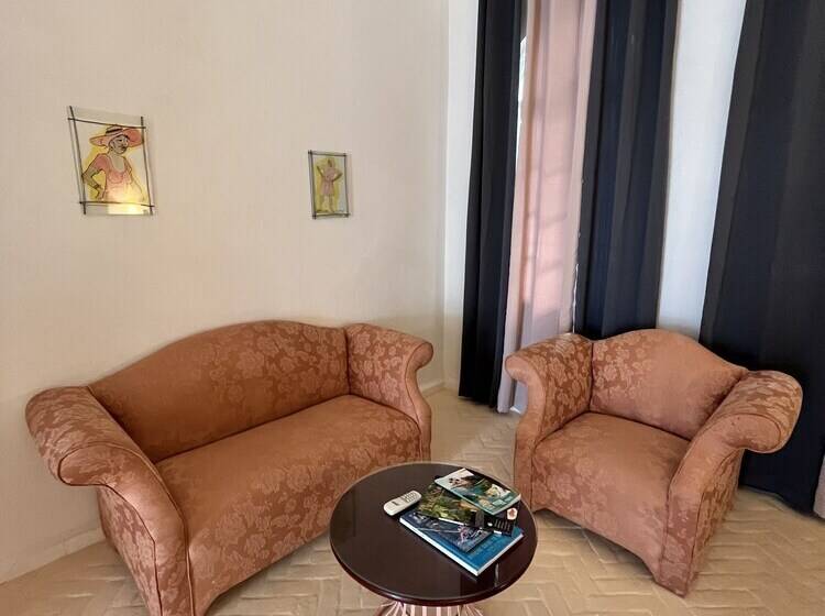 اتاق لوکس, Jamaica Palace