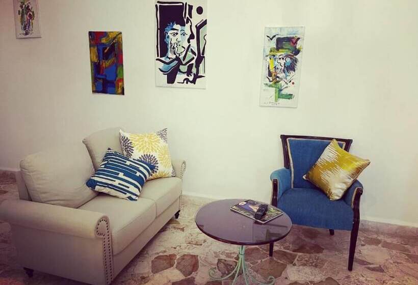 سوییت جونیور, Jamaica Palace