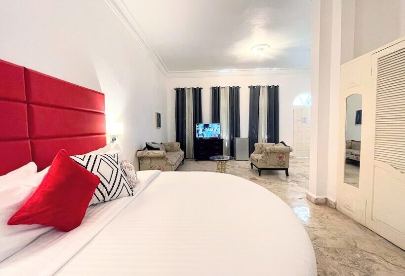 سوییت جونیور, Jamaica Palace