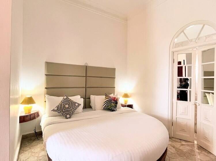 سوییت جونیور, Jamaica Palace