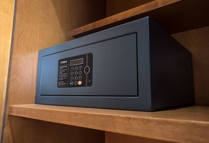 اتاق استاندارد یک نفره, The Dostyk